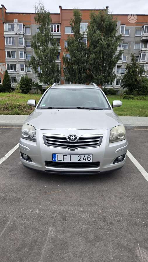 Toyota Avensis 2008 — rear view
