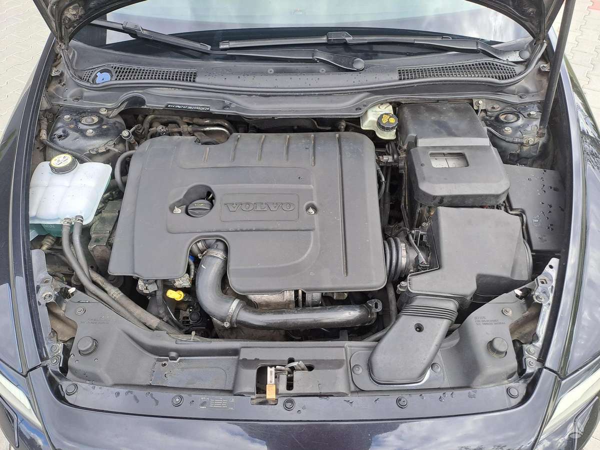 Volvo V50 2010 — photo 16