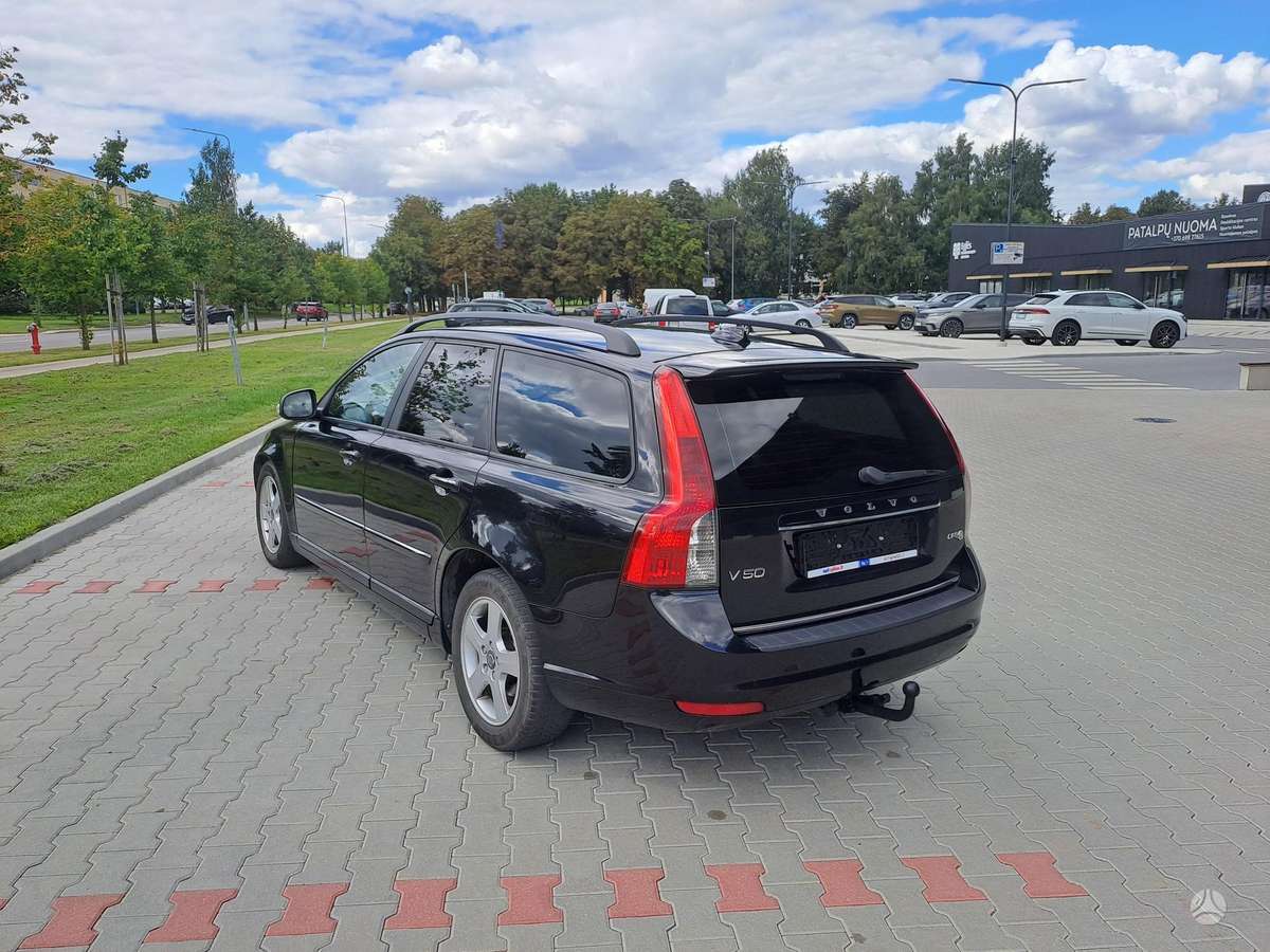 Volvo V50 2010 — engine 1560 cm³, 109 HP (80kW)