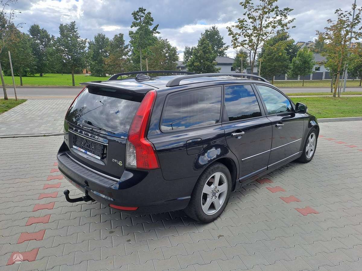 Volvo V50 2010 — photo 5