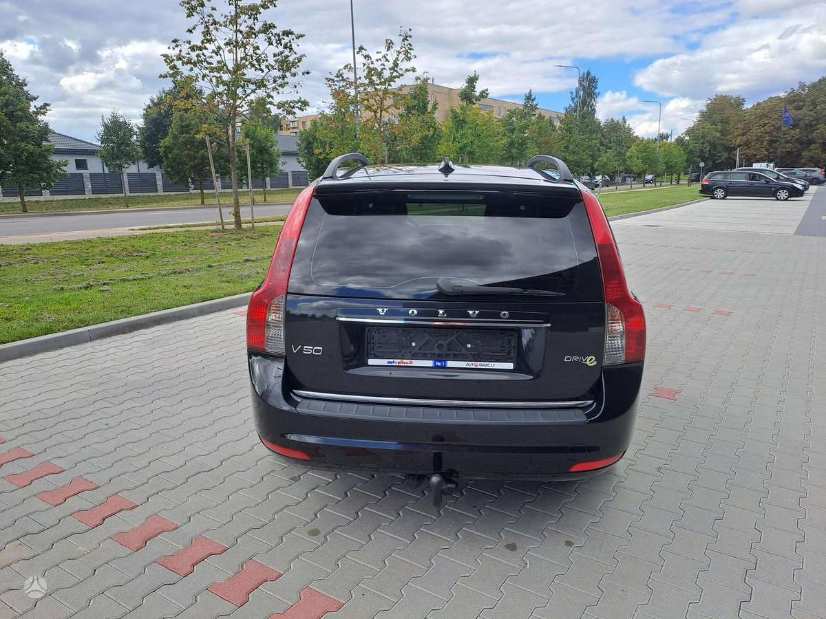 Volvo V50 2010 — photo 6