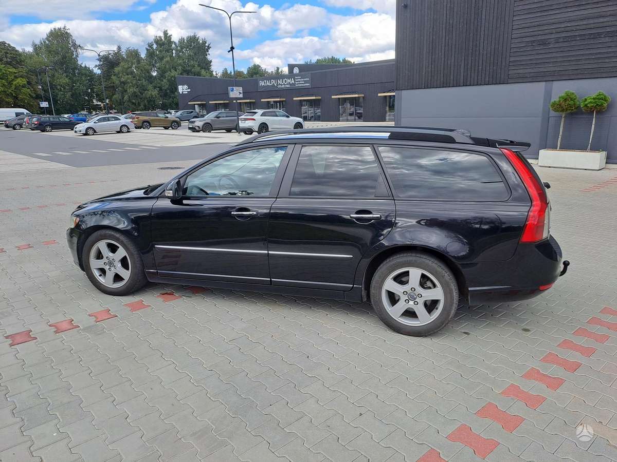 Volvo V50 2010 — photo 7