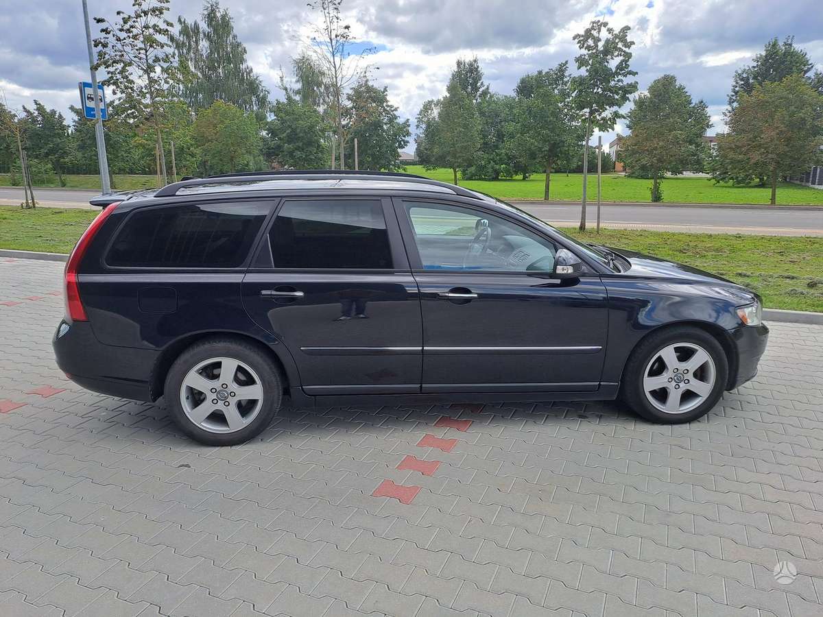 Volvo V50 2010 — photo 8