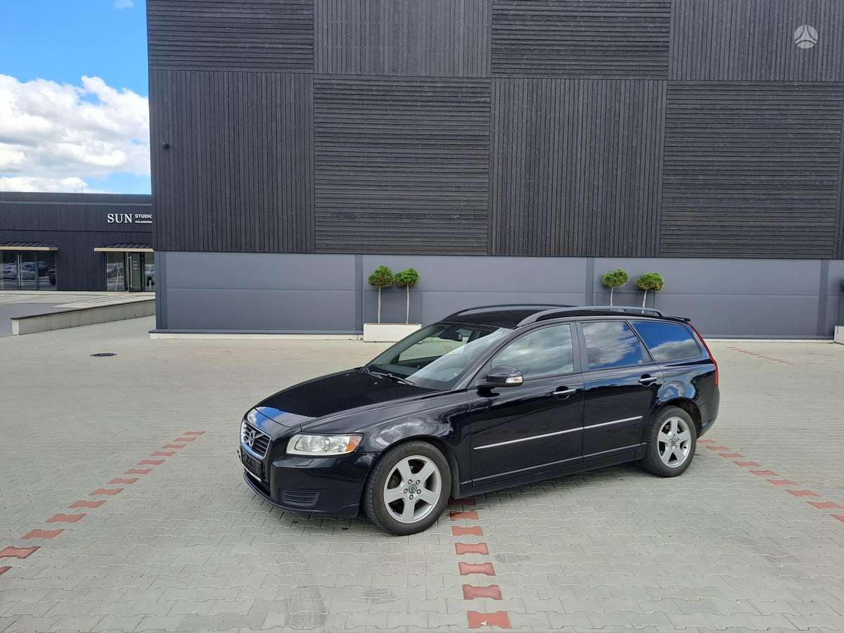 Volvo V50 2010 — photo 9