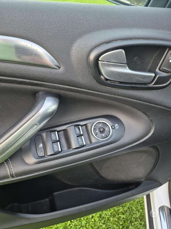 Ford S-MAX 2011 — photo 12