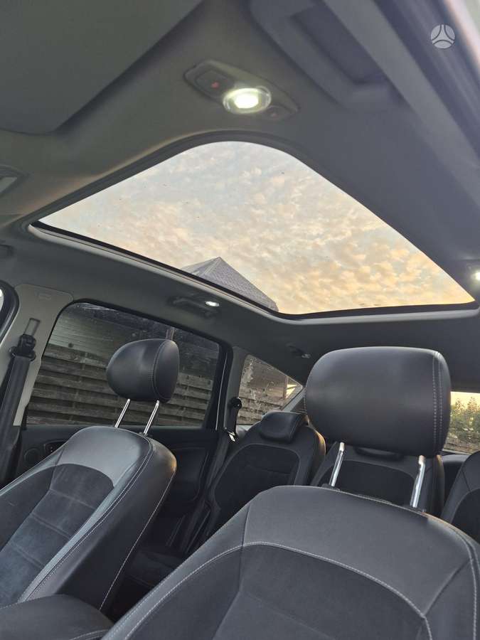 Ford S-MAX 2011 — photo 14