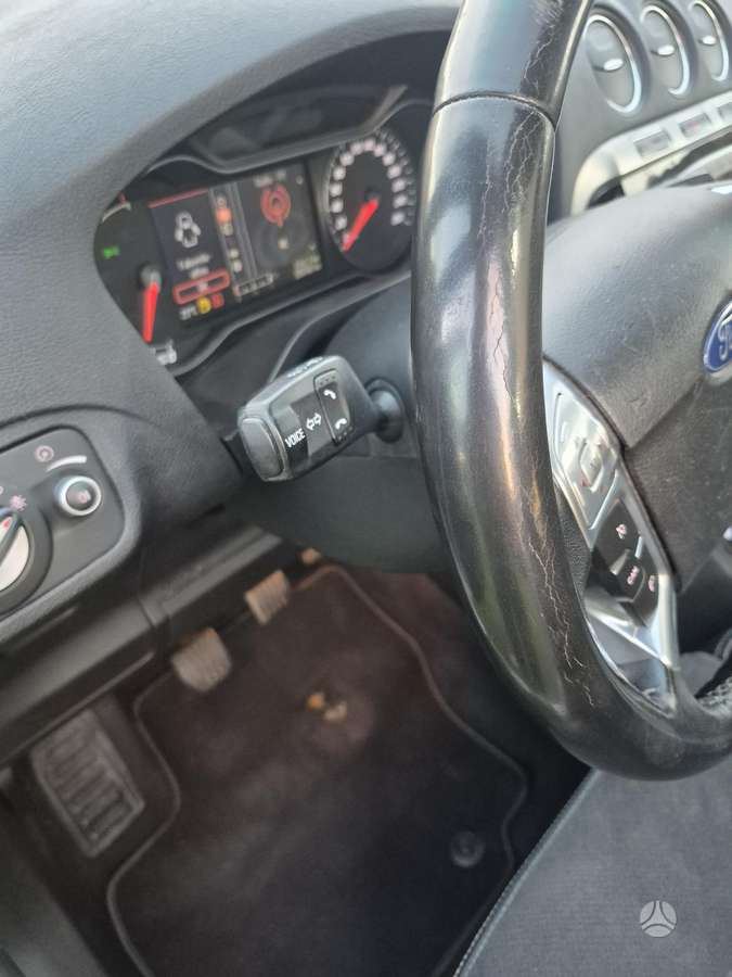 Ford S-MAX 2011 — photo 16