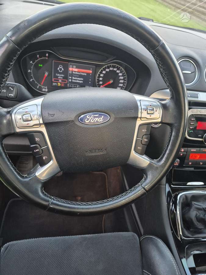Ford S-MAX 2011 — photo 17
