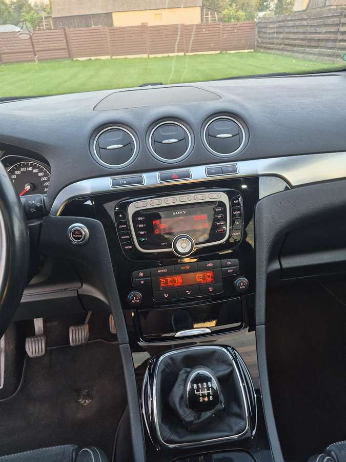 Ford S-MAX 2011 — photo 18