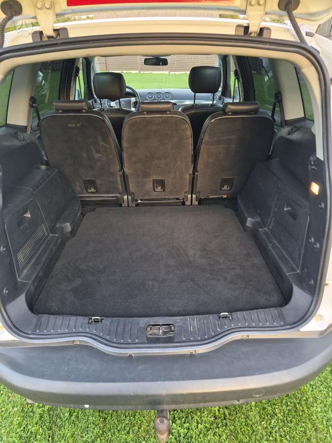 Ford S-MAX 2011 — photo 8