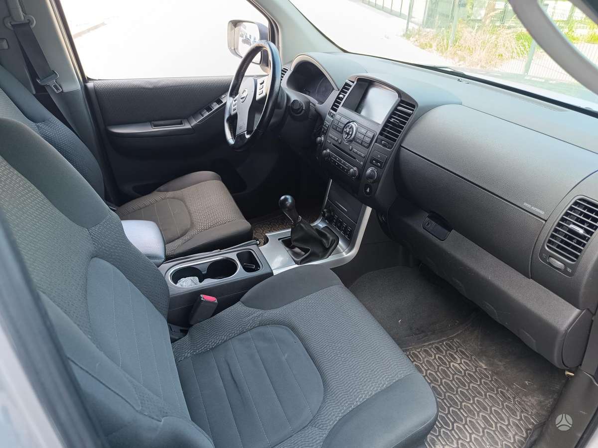 Nissan Pathfinder 2010 — photo 12
