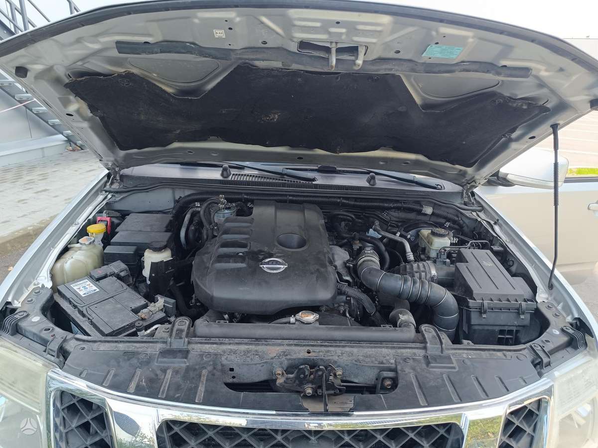 Nissan Pathfinder 2010 — photo 13
