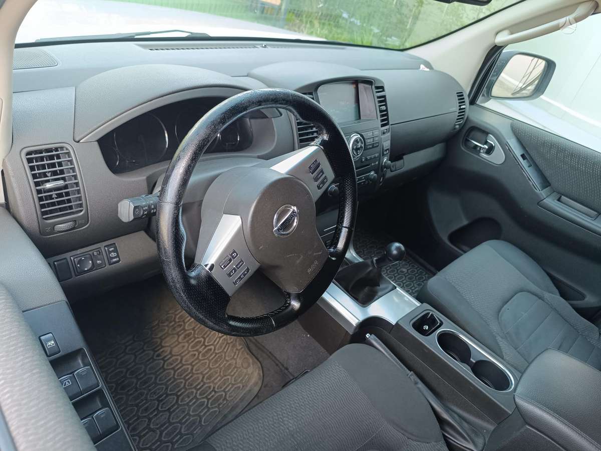 Nissan Pathfinder 2010 — photo 15