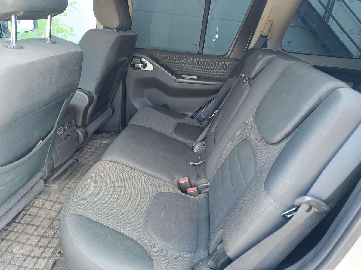 Nissan Pathfinder 2010 — photo 17