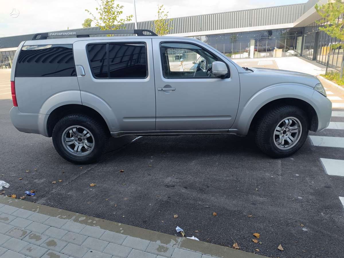 Nissan Pathfinder 2010 — photo 20