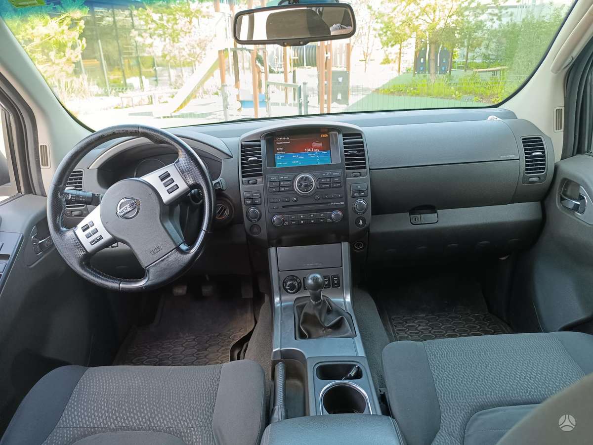 Nissan Pathfinder 2010 — photo 5