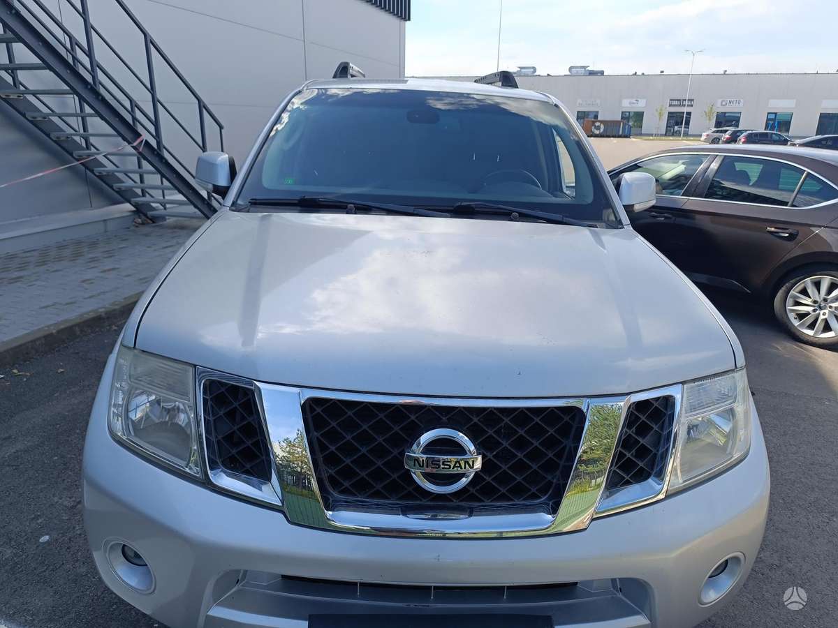 Nissan Pathfinder 2010 — photo 7