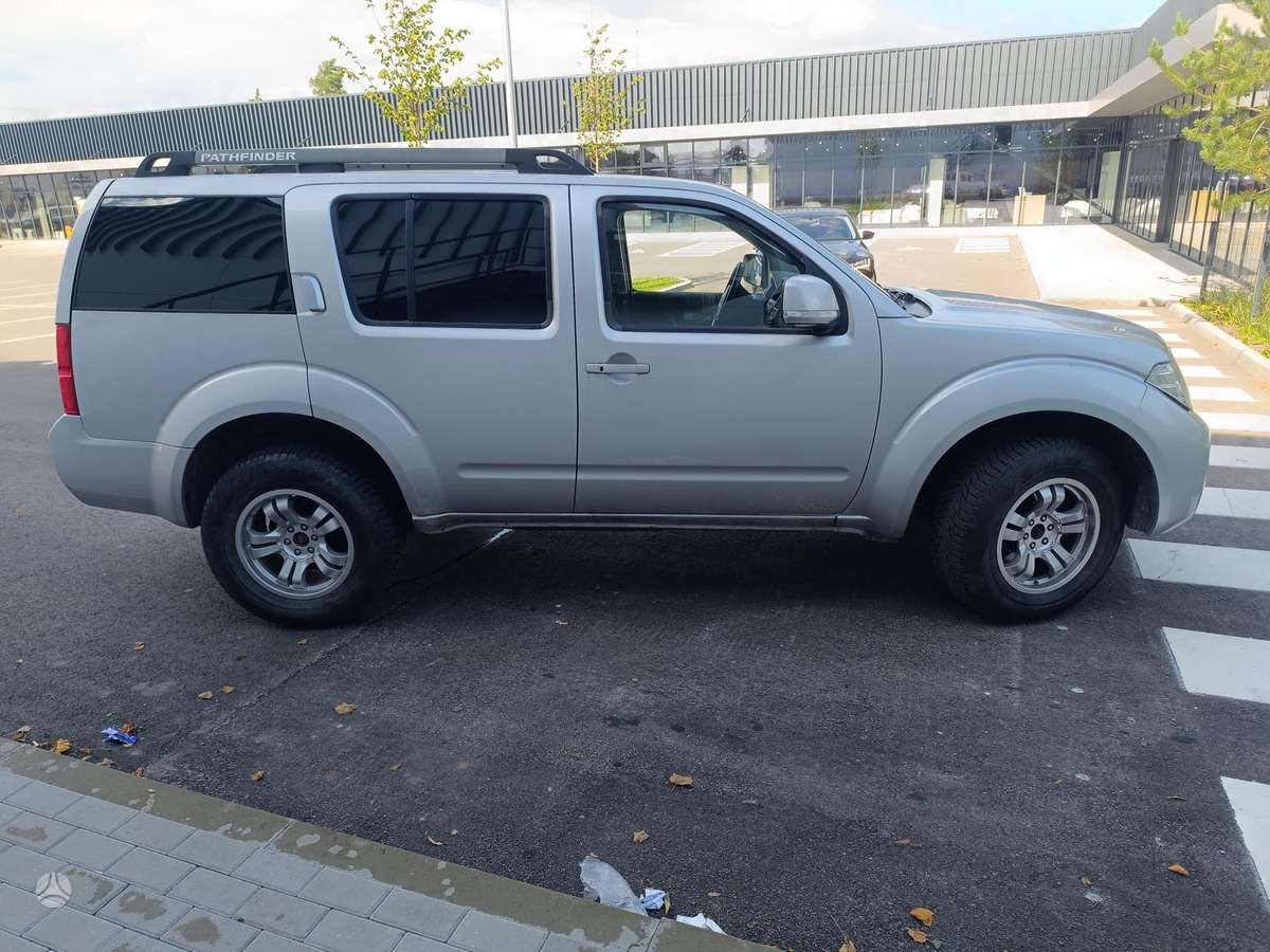 Nissan Pathfinder 2010 — photo 9