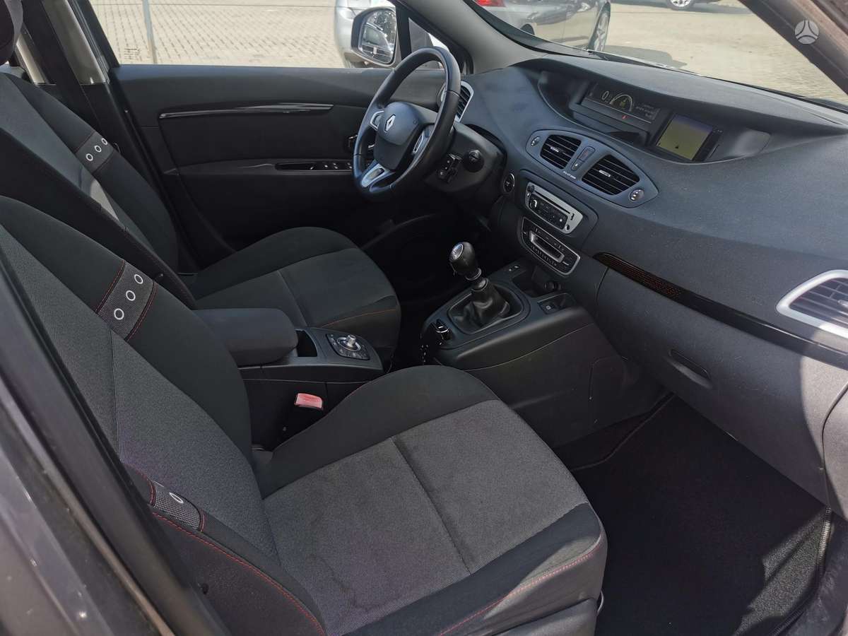 Renault Scenic 2012 — photo 11