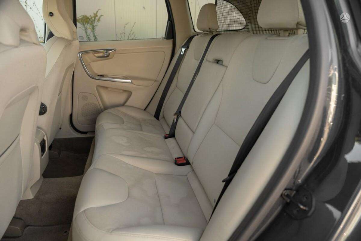 Volvo XC60 2012 — photo 12