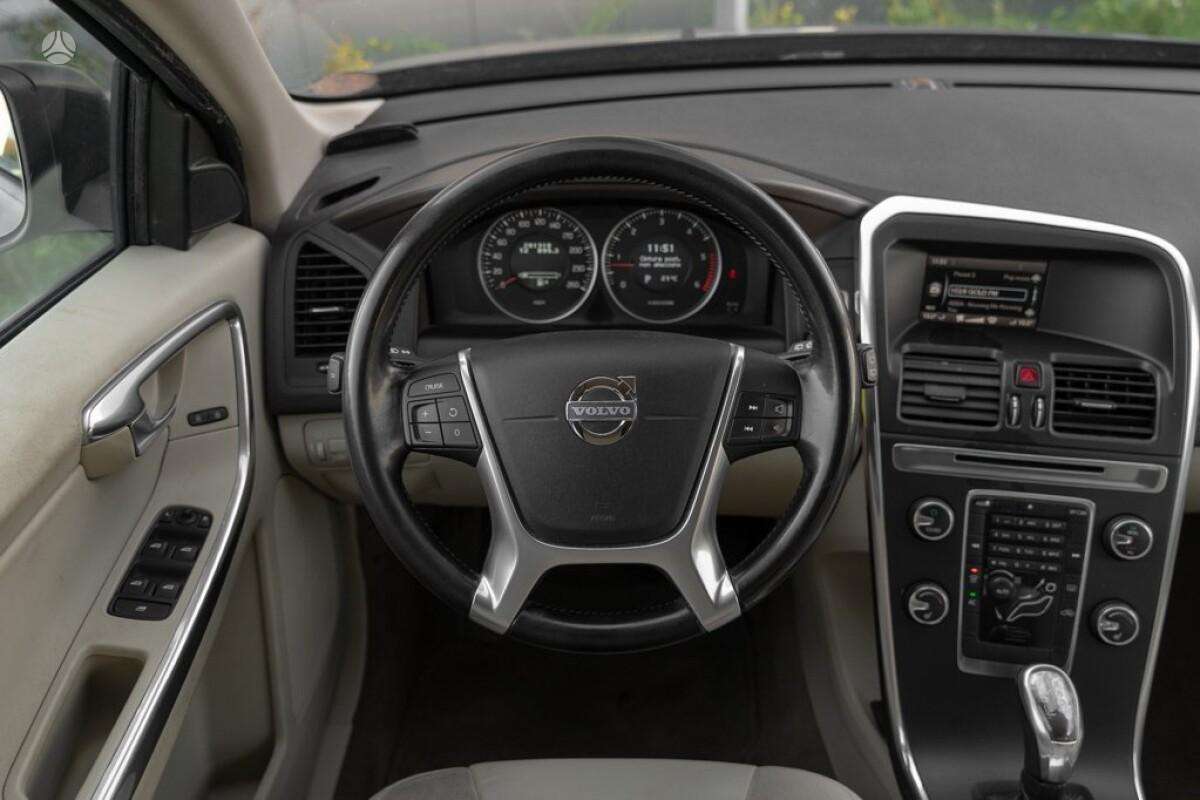 Volvo XC60 2012 — photo 17