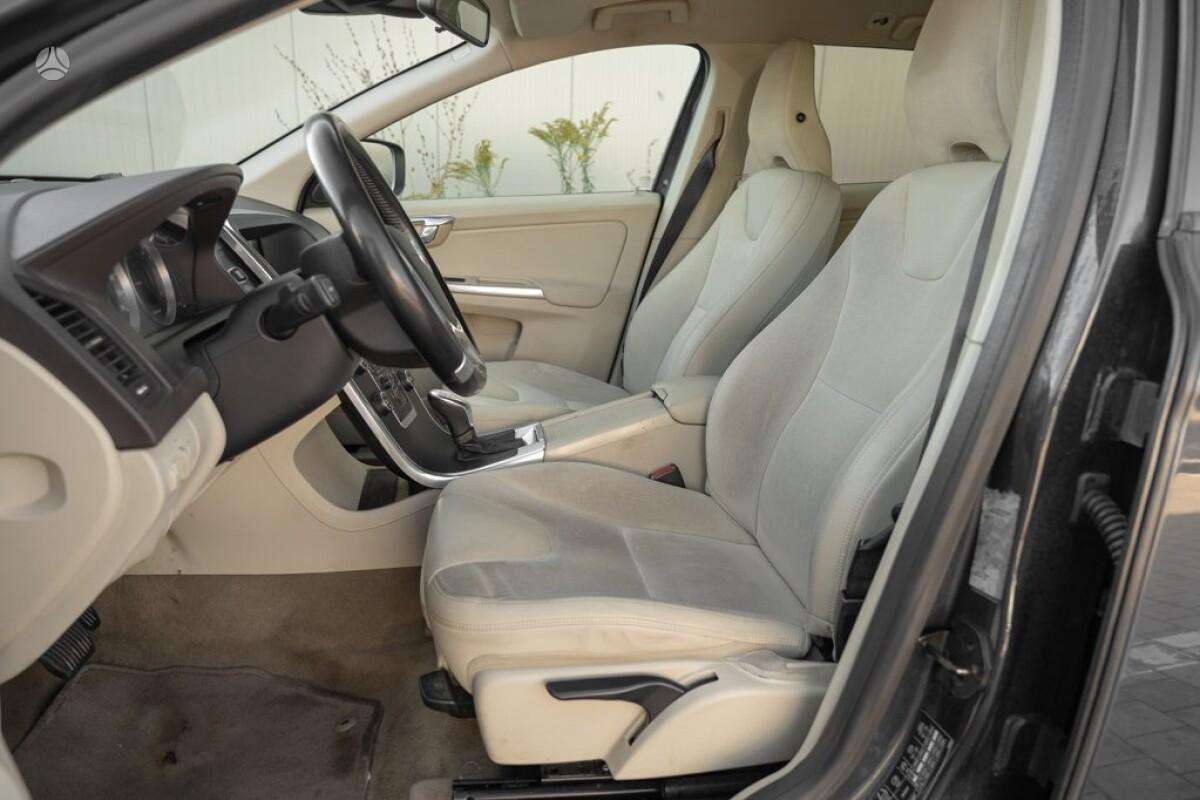 Volvo XC60 2012 — photo 8