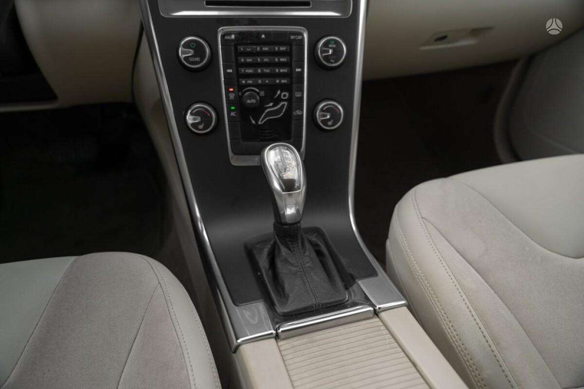 Volvo XC60 2012 — photo 9