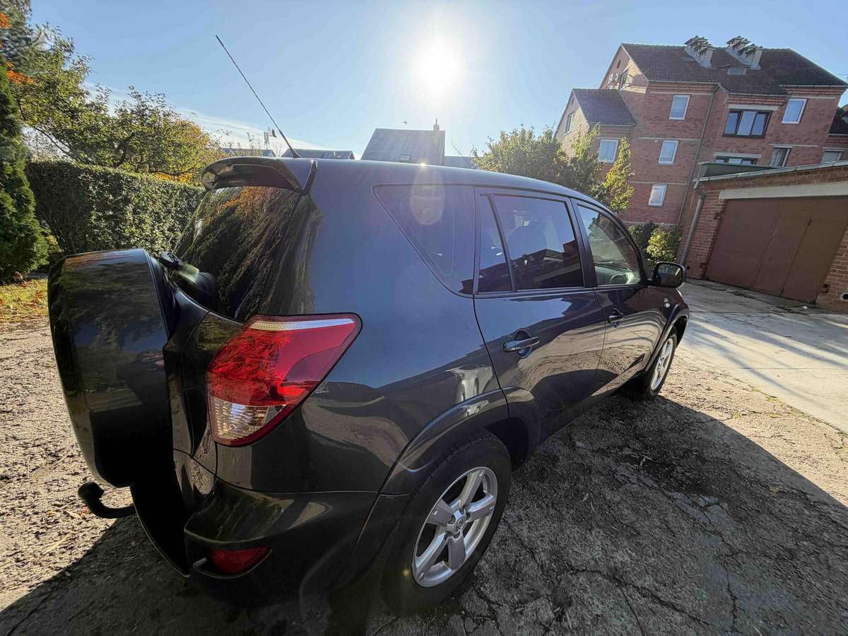 Toyota RAV4 2006 — engine 2231 cm³, 177 HP (130kW)