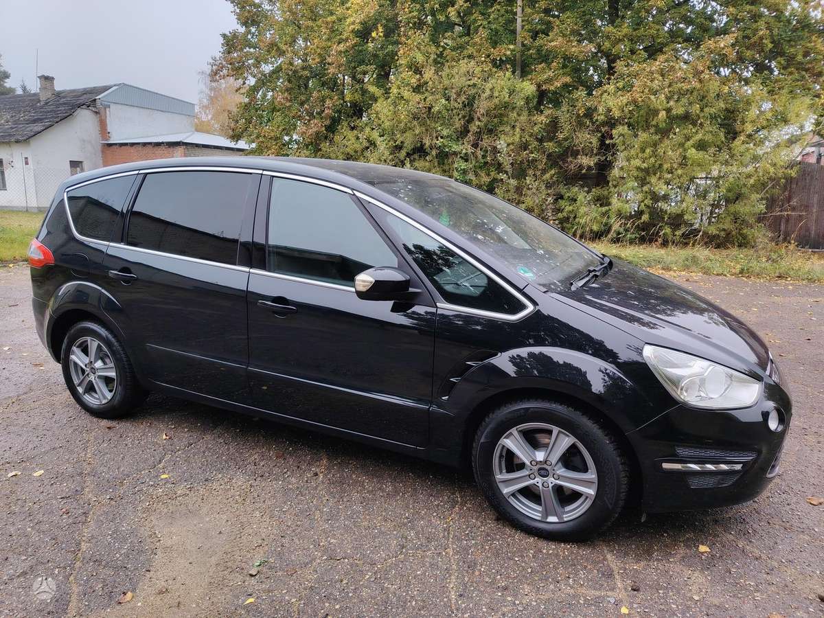 Ford S-MAX 2011 — вигляд ззаду