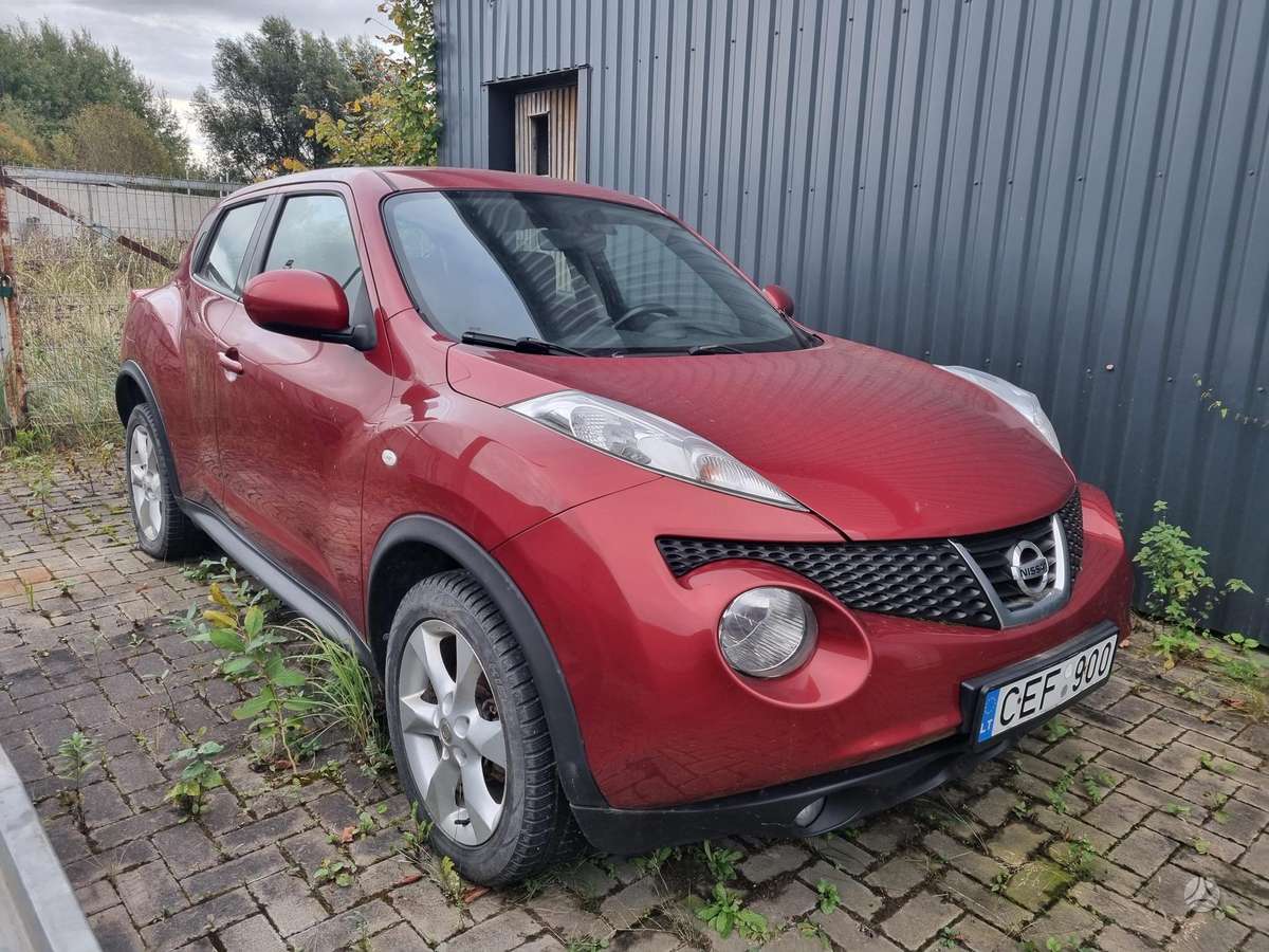 Nissan Juke 2011 — rear view