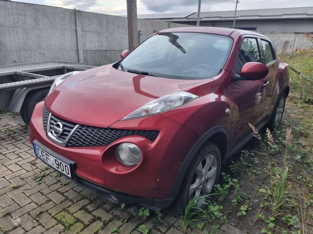 Nissan Juke 2011 — interior