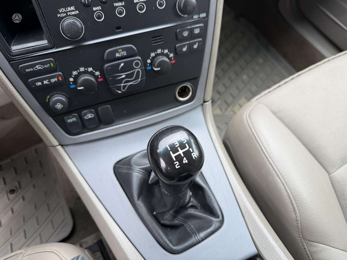 Volvo V70 2005 — photo 16