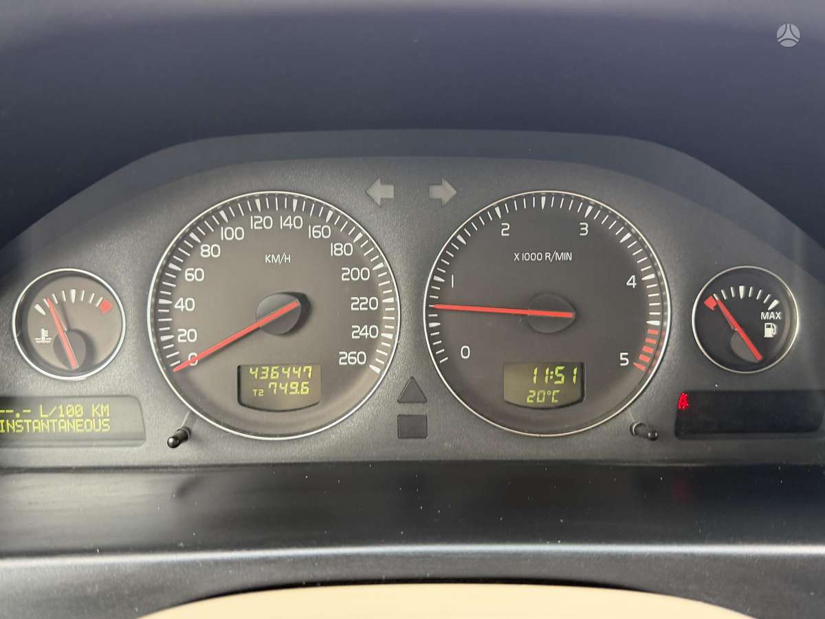Volvo V70 2005 — photo 17