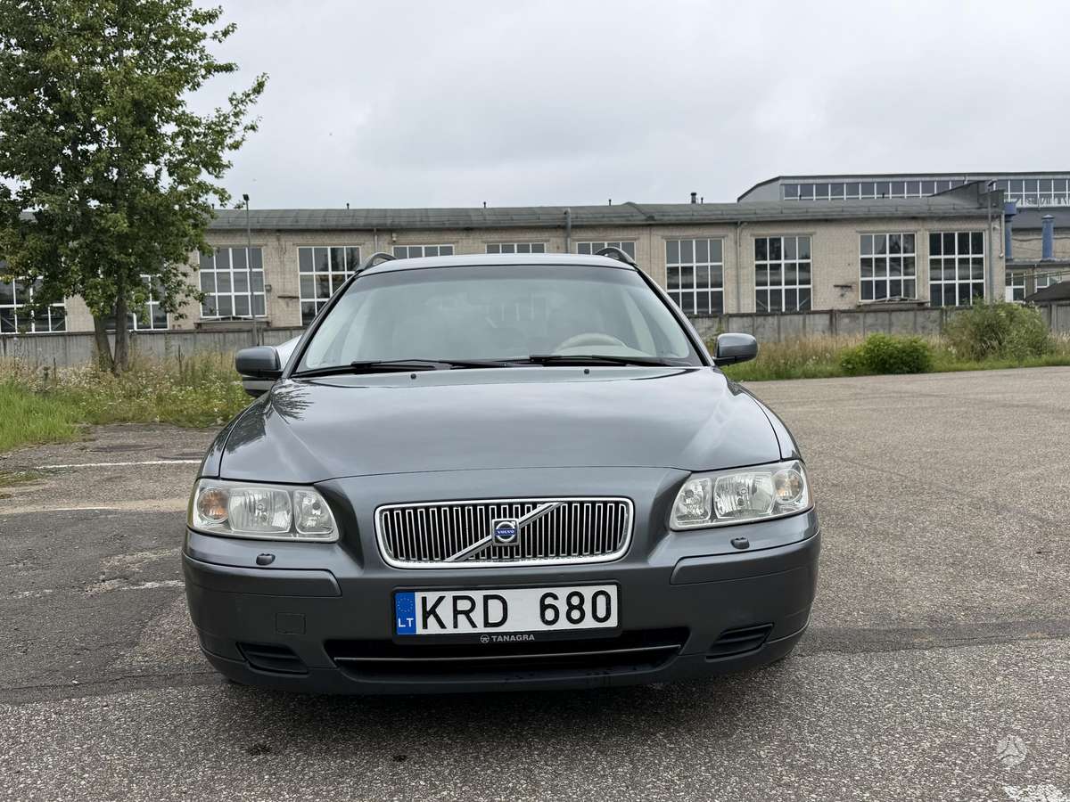 Volvo V70 2005 — interior