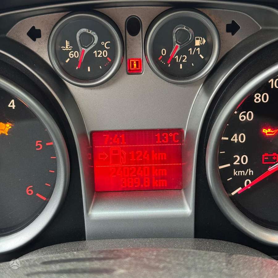 Ford Focus 2008 — вигляд ззаду