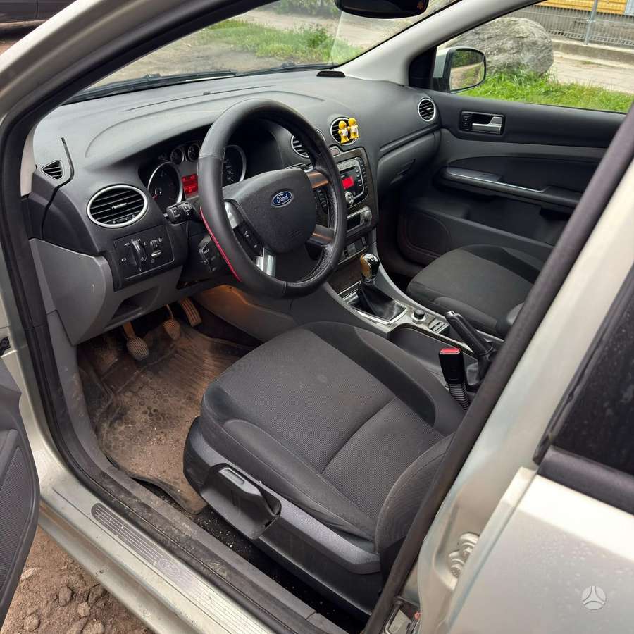 Ford Focus 2008 — салон