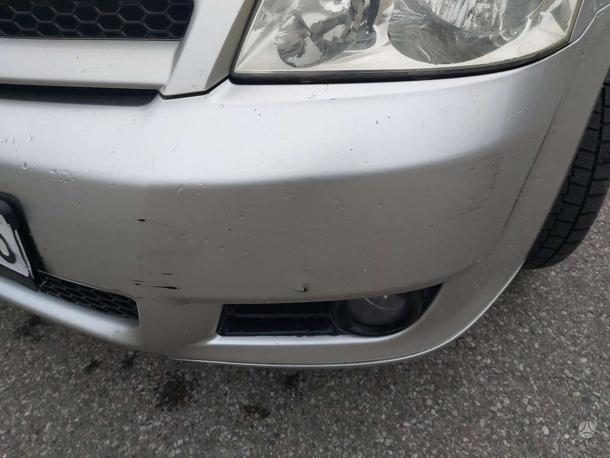 Toyota Corolla 2004 — вигляд ззаду