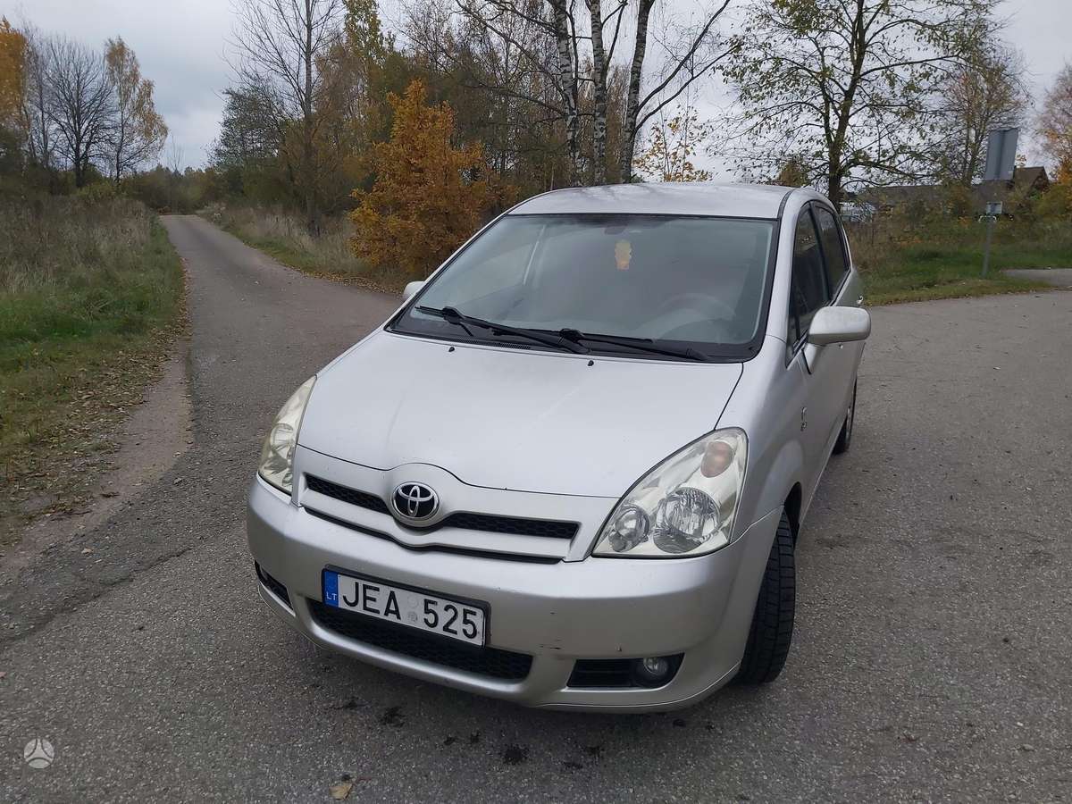 Toyota Corolla 2004 — салон