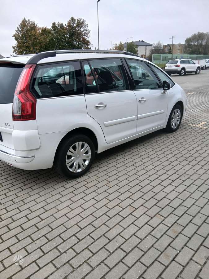 Citroen Grand 2013 — engine 1560 cm³, 111 HP (82kW)