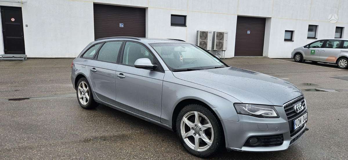 Audi A4 2008 — салон