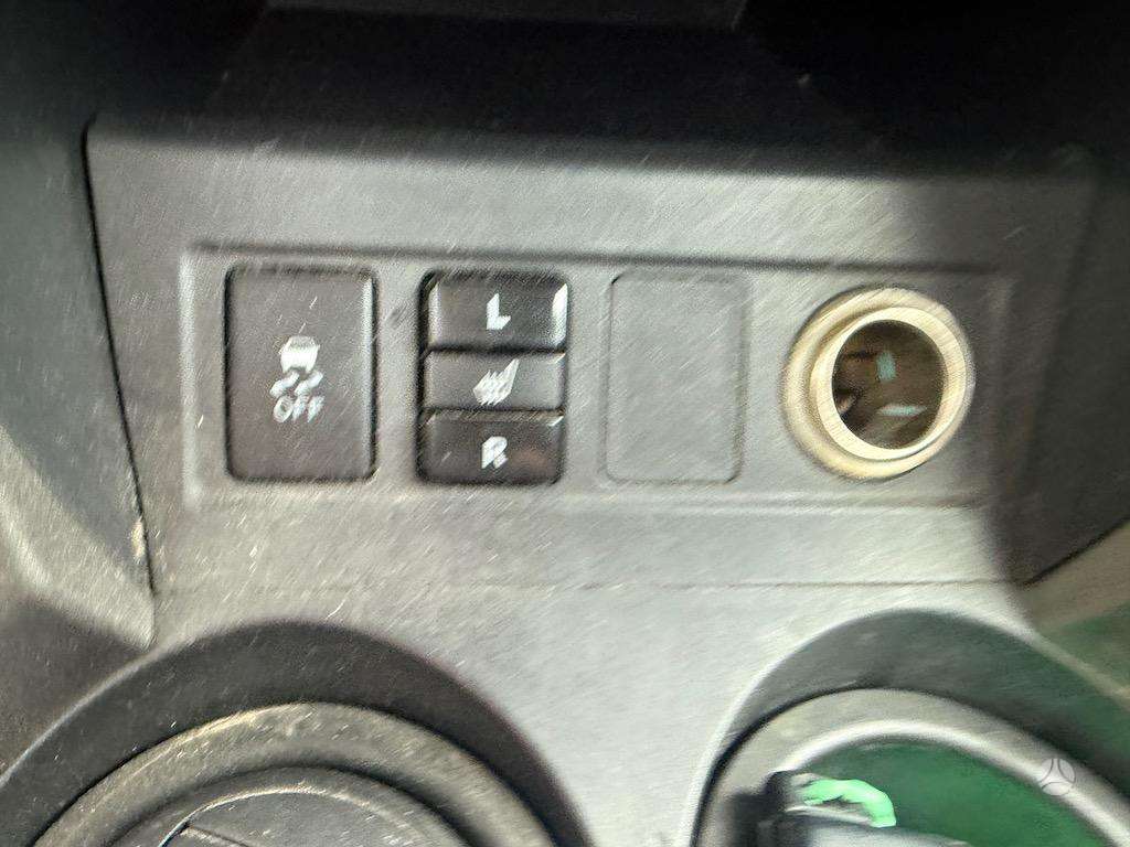 Toyota RAV4 2010 — photo 11