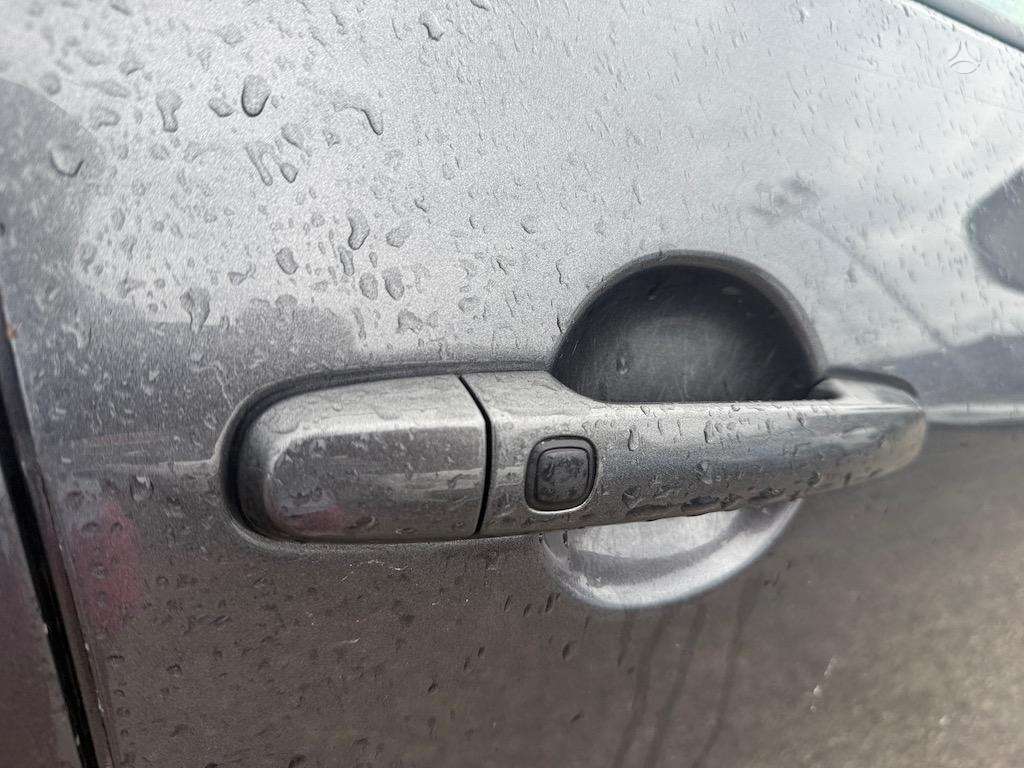 Toyota RAV4 2010 — photo 12