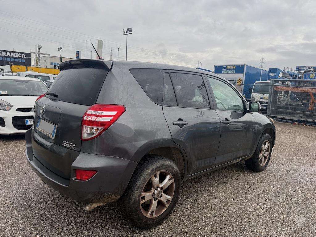Toyota RAV4 2010 — photo 5