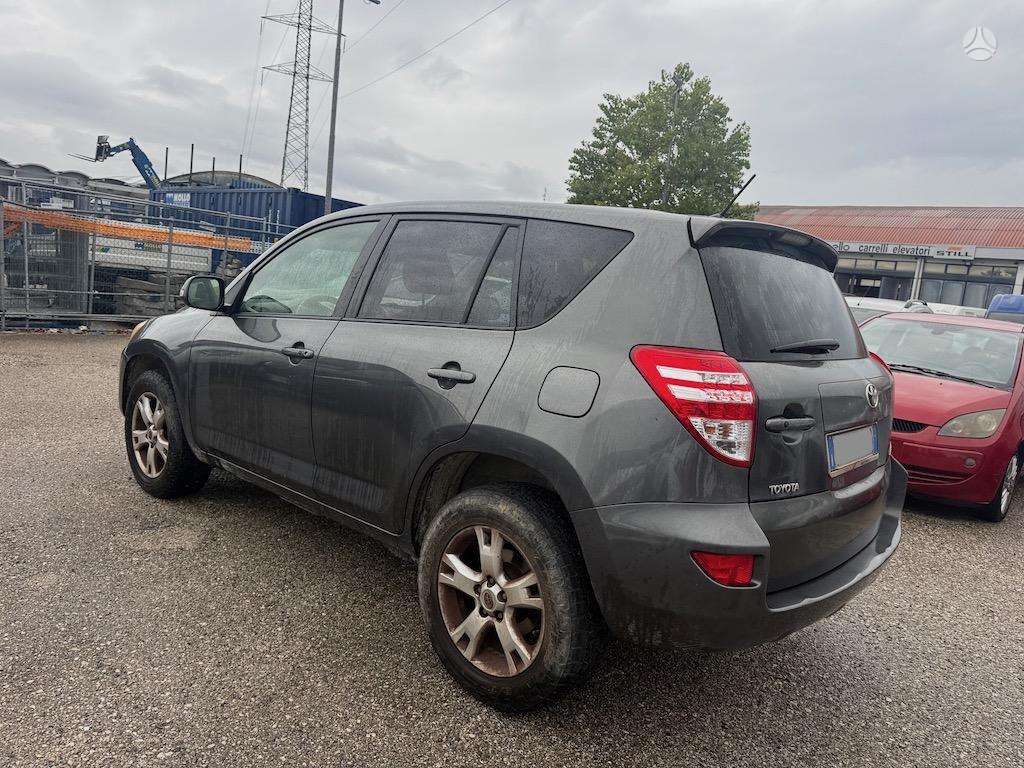 Toyota RAV4 2010 — photo 7