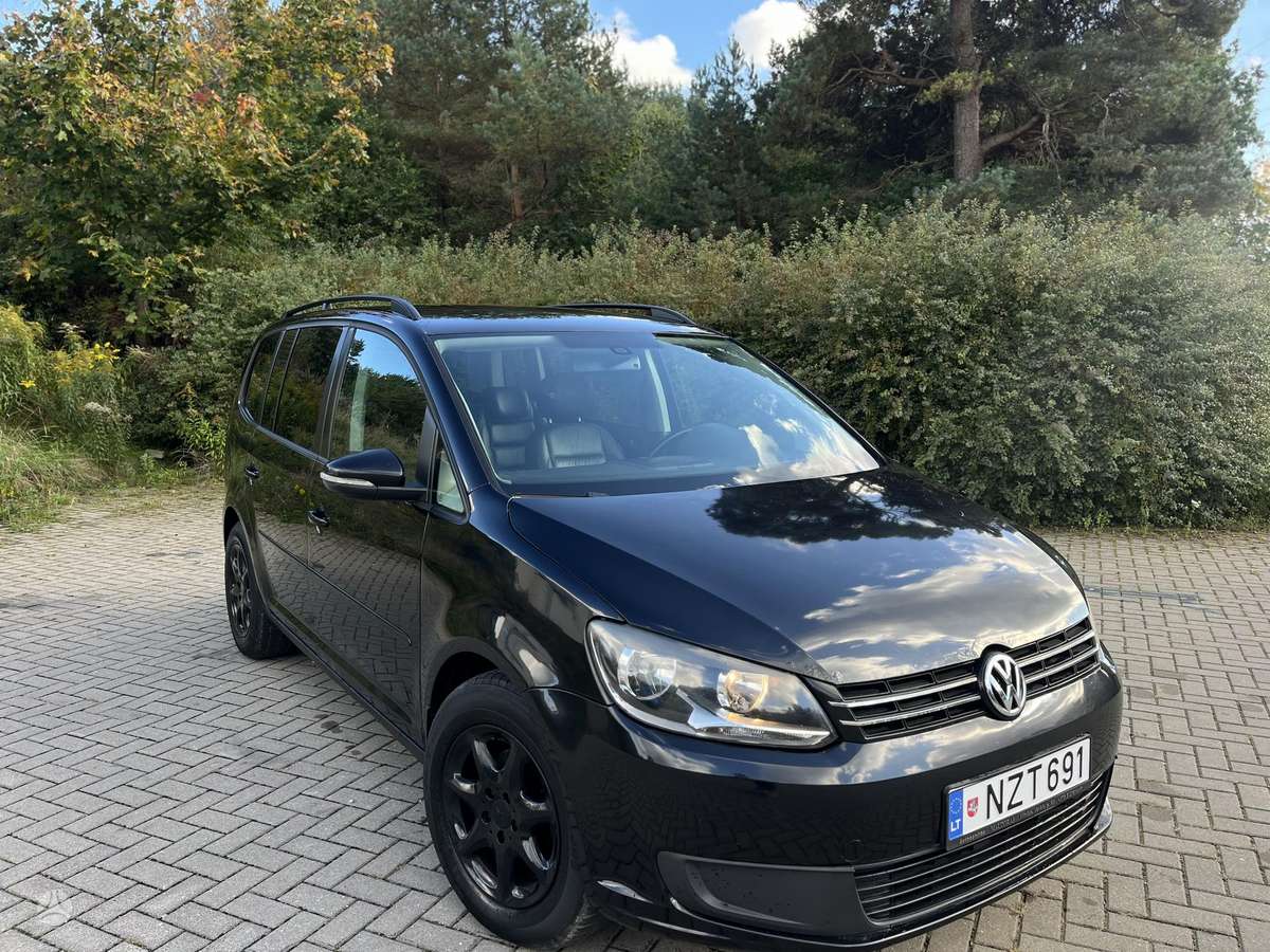 Volkswagen Touran 2012 — rear view