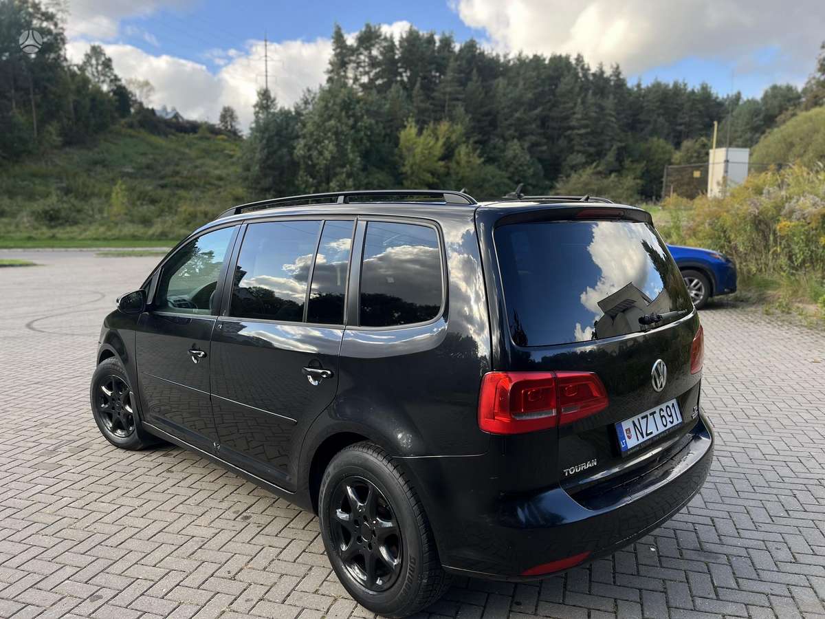 Volkswagen Touran 2012 — engine 1600 cm³, 105 HP (77kW)