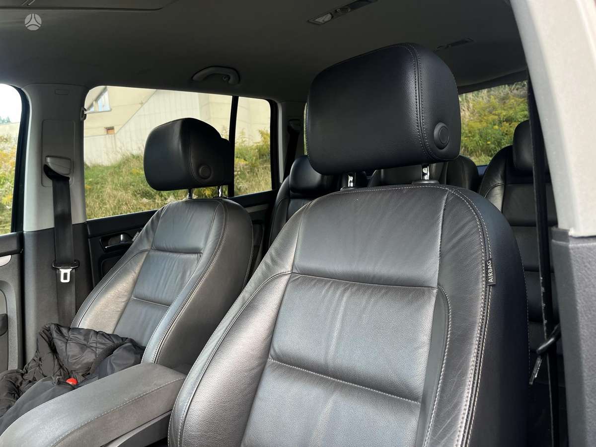Volkswagen Touran 2012 — photo 7