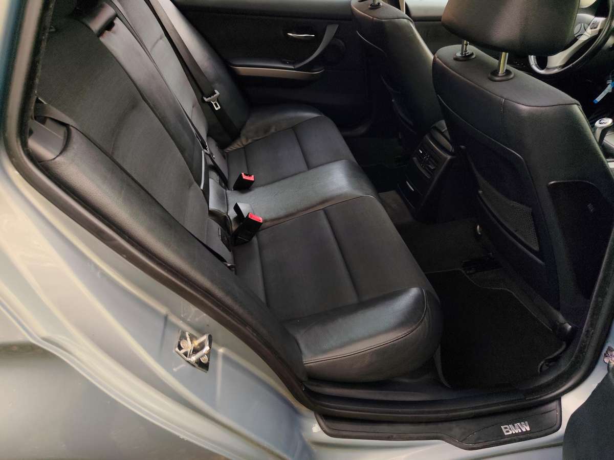 BMW 318 2006 — photo 8