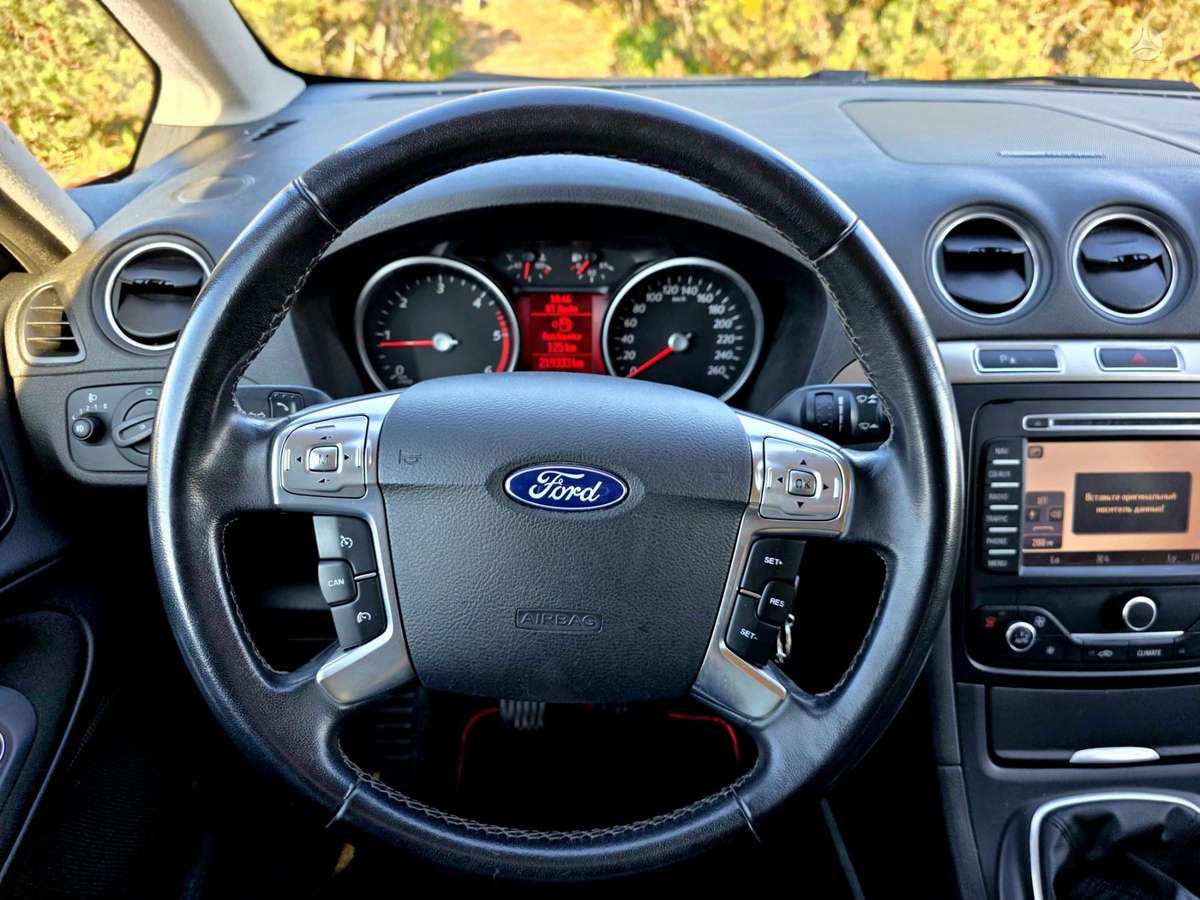 Ford Galaxy 2014 — фото 9