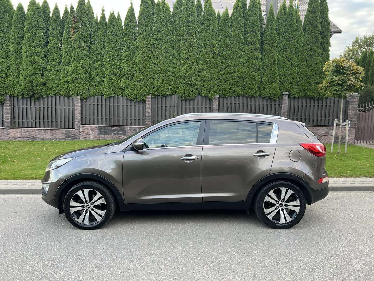 Kia Sportage 2011 — rear view
